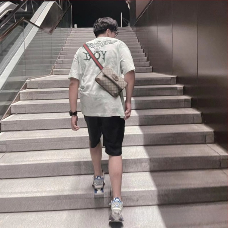 Crossbody torba s vintage floralnim uzorkom, prava koža prvog sloja, proljeće 2025, podstava od platna, magnetsko zatvaranje, vanjski otvoreni džep