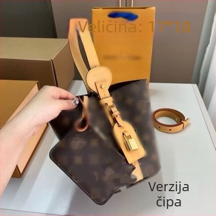 Bucket torba od prave kože, otvorenog vrha, s jednom naramenicom, unutarnja džep za mobitel i laminirani džep sa zatvaračem.