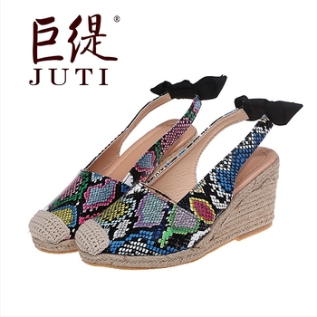 Ženske sandale s uzorkom zmije i mašnicom, PU gornji dio, kombinirana obuća, klinasti pet 6–8 cm, slip-on