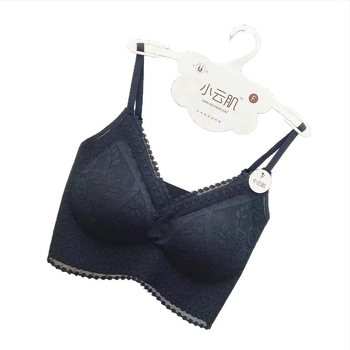 Bezšivni čipkasti grudnjak-top, najlon 80-90%, tanke oblikovane košarice, prozračan