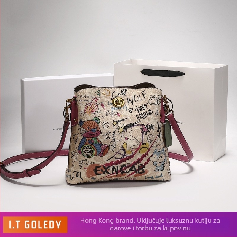 Crossbody torba u gradsko-street stilu, PU koža, horizontalni kvadratni oblik, podstava od sintetičke kože, džep za mobitel