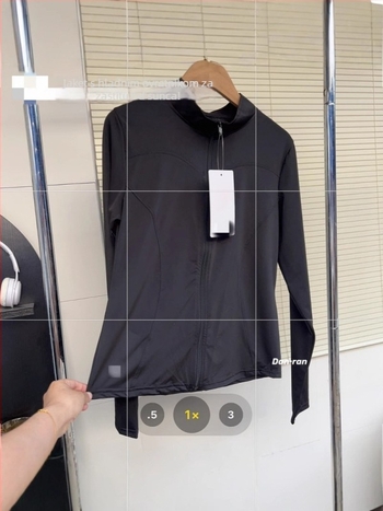 Ženski UV-zaštitni sportski top, mješavina regenerirane celuloze i spandeksa, 80–90% sadržaj vlakna, dugi rukavi, proljeće 2025