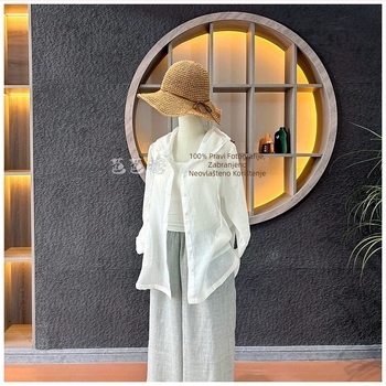 Ženska jakna s kapuljačom od poliestera, dugi rukavi, standardni kroj, srednja duljina