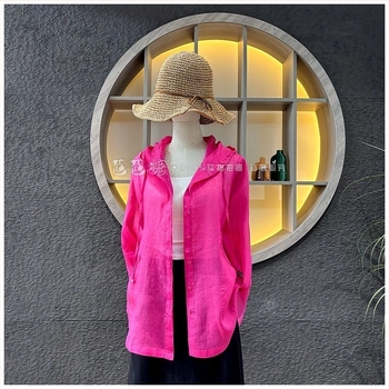 Ženska jakna s kapuljačom od poliestera, dugi rukavi, standardni kroj, srednja duljina