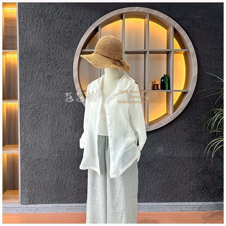 Ženska jakna s kapuljačom od poliestera, dugi rukavi, standardni kroj, srednja duljina