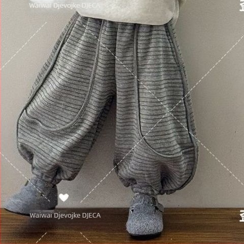 Dječji zimski dvodijelni komplet — korejski stil, karikatura motiv, debeli džemper i jednobojne hlače, dob djeteta 0–1 godina, materijal Rayon, glavni materijal: krzno zeca 80–90%