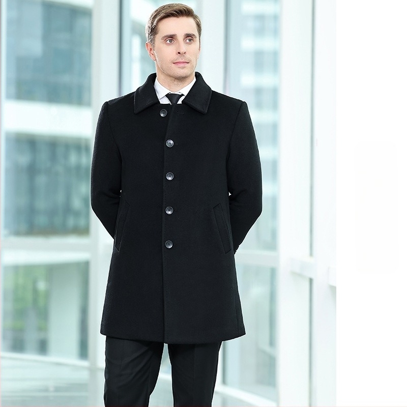 Ženski vuneni kaput srednje duljine, debeli, s dvostrukim kopčanjem, ovratnik tipa sakoa, uski kroj, dugi rukavi