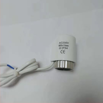 Električni grijaći aktuator za ventile s LCD pločom za upravljanje, PVC kućište, glavni promjer cijevi 32 mm, grana 30 × 1,5 mm, radna temperatura 100°C