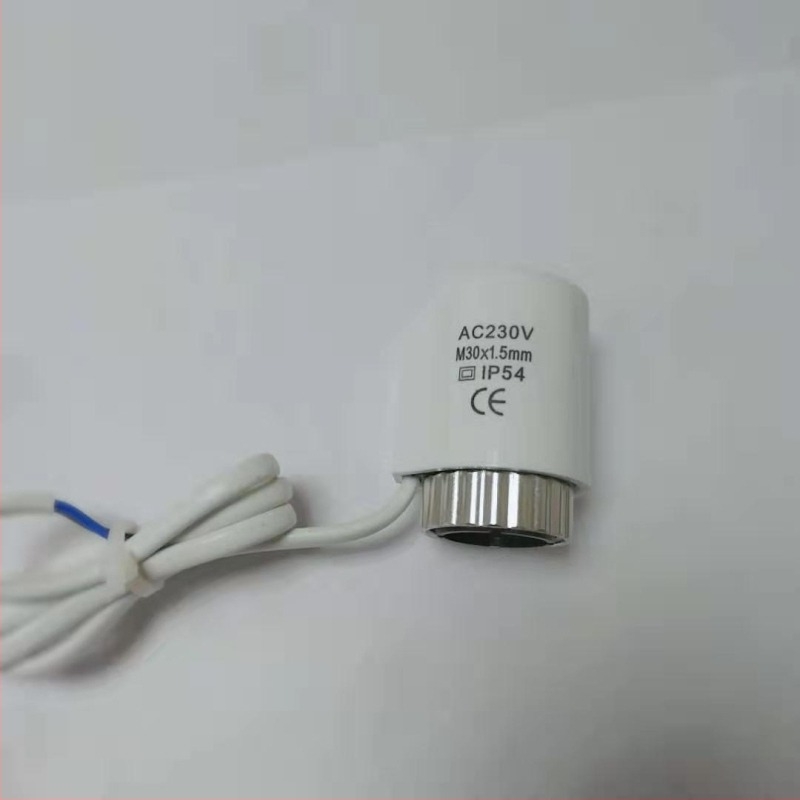 Električni grijaći aktuator za ventile s LCD pločom za upravljanje, PVC kućište, glavni promjer cijevi 32 mm, grana 30 × 1,5 mm, radna temperatura 100°C