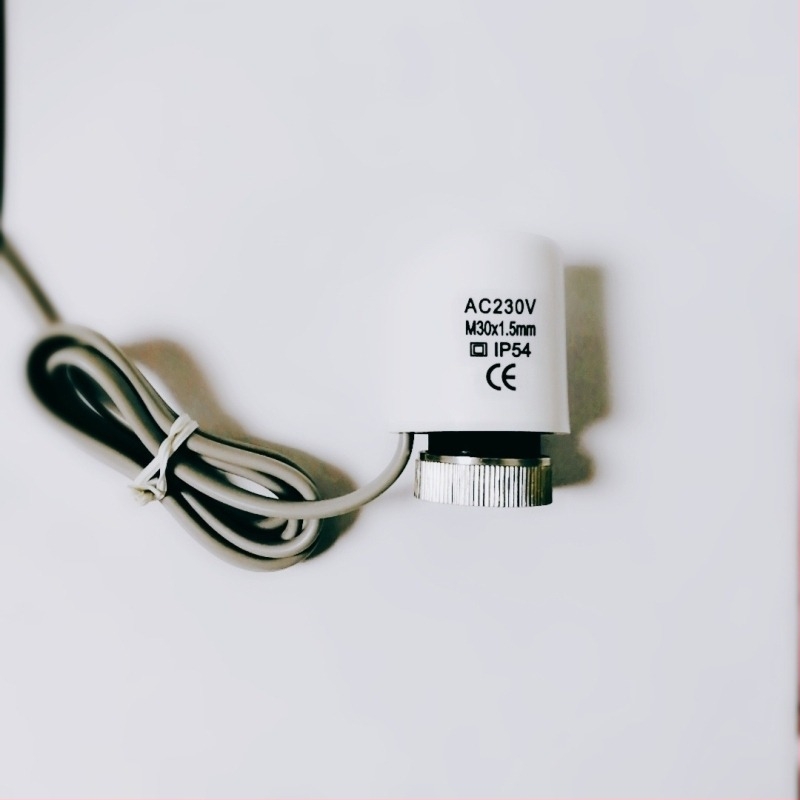 Električni grijaći aktuator za ventile s LCD pločom za upravljanje, PVC kućište, glavni promjer cijevi 32 mm, grana 30 × 1,5 mm, radna temperatura 100°C