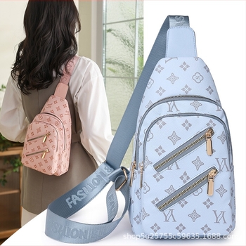 Ženska PU crossbody torbica, velika kapaciteta, mekana konstrukcija, zatvaranje zatvaračem, poliester podstava, unutrašnji džepovi (zip džep, džep za telefon, džep za ID), trodimenzionalni vanjski dizajn, za svakodnevnu upotrebu, ljeto 2024