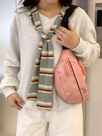 Torba za struk / Crossbody torba s dizajnom slova, Oxford tkanina, zatvarač, džep za dokumente, strukturirani vanjski džep, poliester podstava