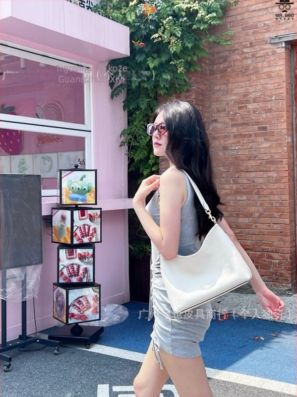 Crossbody torba od prave kože, gradski minimalistički stil, poliester podstava, zatvarač, vodoravni kvadratni oblik, unutarnja pretinica za dokumente, dvostruki remeni, Zima 2025