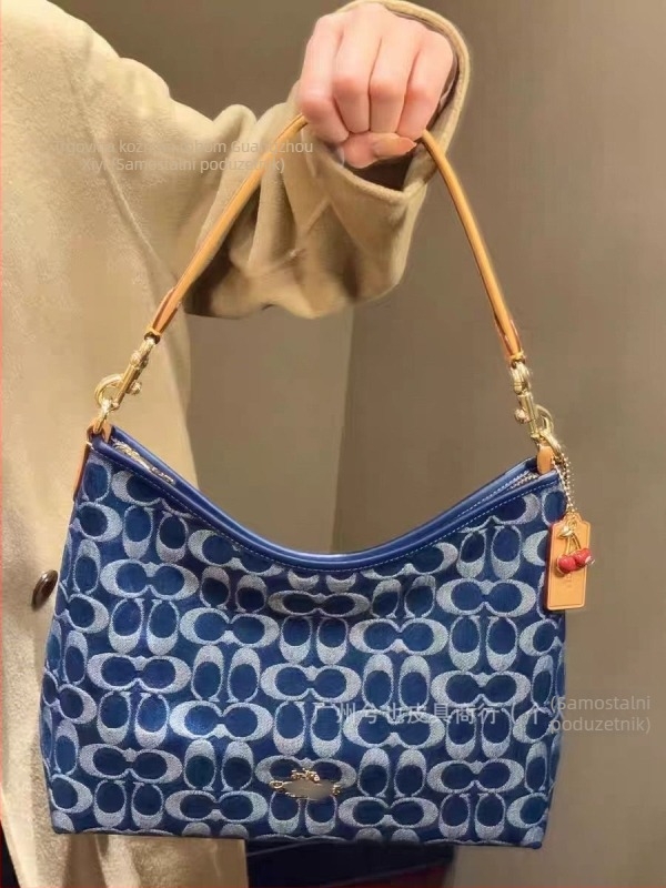 Crossbody torba od prave kože, gradski minimalistički stil, poliester podstava, zatvarač, vodoravni kvadratni oblik, unutarnja pretinica za dokumente, dvostruki remeni, Zima 2025