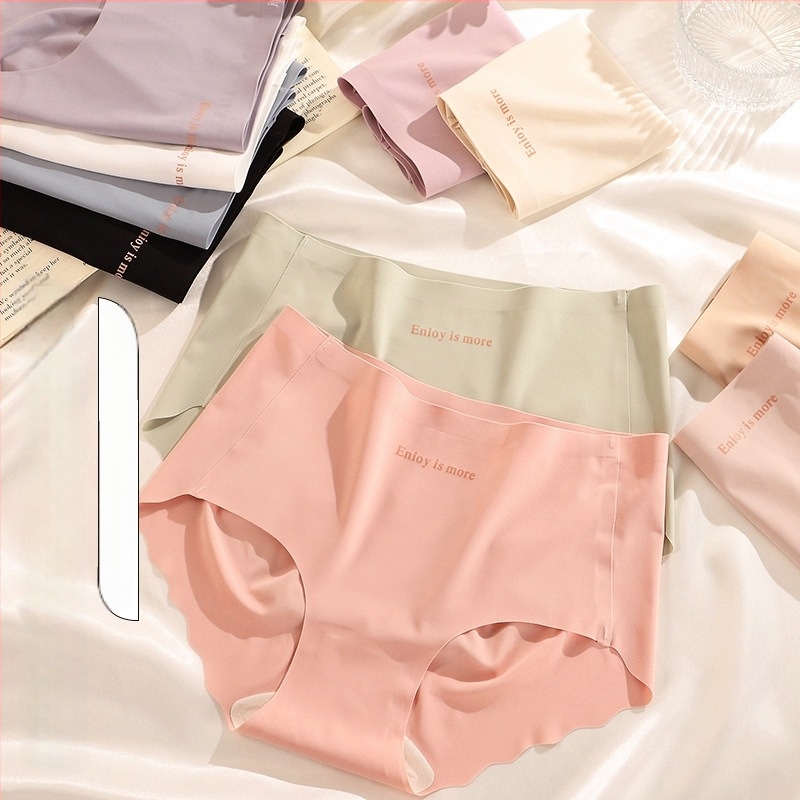 Damske gaćice Ice Silk, prozračne, srednji pojas, glavna tkanina 90–95% najlon; podstava međunosžja od Mulberry svile 80–90%