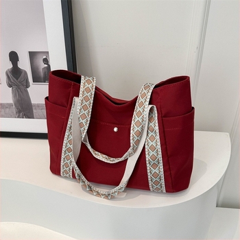 Ženska tote torba od Oxford platna – street trend, zatvarač, vodoravni kvadratični oblik, 3D vanjski dio
