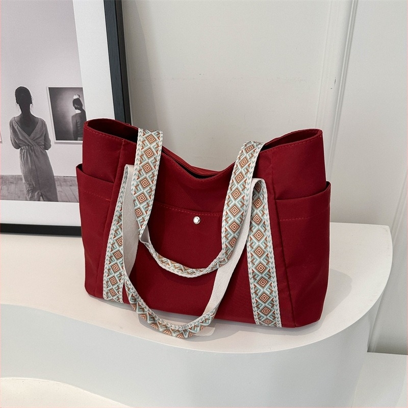 Ženska tote torba od Oxford platna – street trend, zatvarač, vodoravni kvadratični oblik, 3D vanjski dio