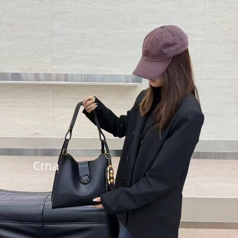 PU kožna crossbody bucket torba, velika kapaciteta, uspravni kvadratni oblik, magnetska zatvarač, unutarnja džep sa zatvaračem