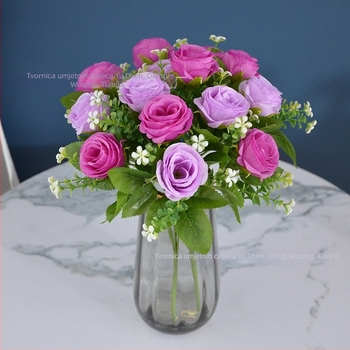 Yu Chen svilene ruže buket — umjetne ruže, stilizirane stabljike injekcijskim oblikovanjem