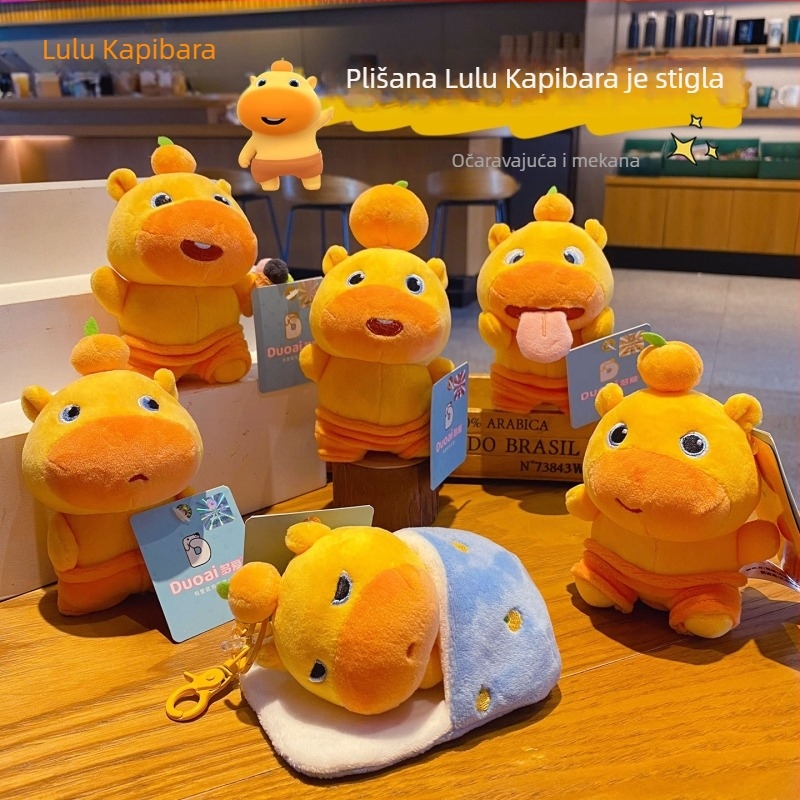 Capybara Lulu plišani privjesak za ključeve — licencirani plišani privjesak, individualno pakiranje, materijal: pliš, poklon za učenike, prijatelje i parove, unisex