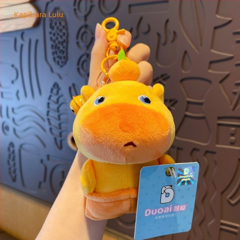 Capybara Lulu plišani privjesak za ključeve — licencirani plišani privjesak, individualno pakiranje, materijal: pliš, poklon za učenike, prijatelje i parove, unisex