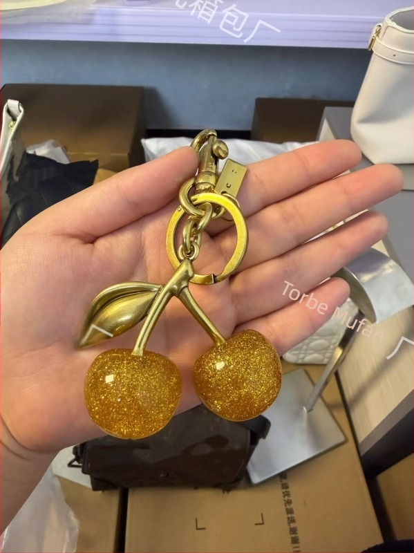 Breloc za torbicu s motivom trešnje, smola, dekorativni dodatak, stil miješanih estetika, proljeće 2025 (Materijal: Smola; Vzor: Voće; Funkcija: Dekoracija; Stil: Miješani estetike; Godina izlaska: Proljeće 2025)