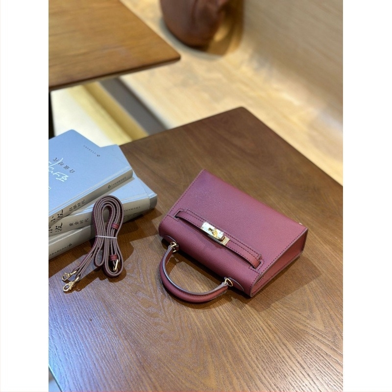 Mini Kelly torbica od ultrafibra, europsko-američki retro stil, vodoravni pravokutni oblik, zaključavanje s klipsom, unutarnji džepovi za telefon i dokumente