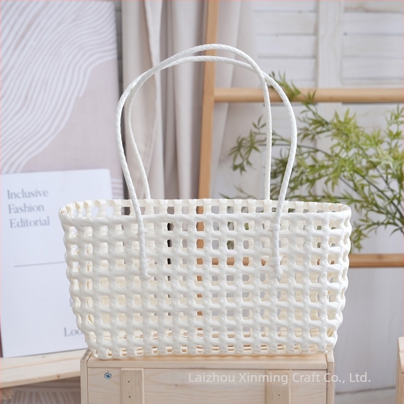 PVC tkano tote torba s perforiranim uzorkom, kvadratnog oblika, otvoreni vrh, unutarnja džep kamera, srednja čvrstoća, stil mix‑and‑match