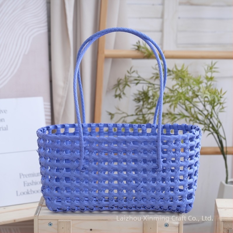 PVC tkano tote torba s perforiranim uzorkom, kvadratnog oblika, otvoreni vrh, unutarnja džep kamera, srednja čvrstoća, stil mix‑and‑match