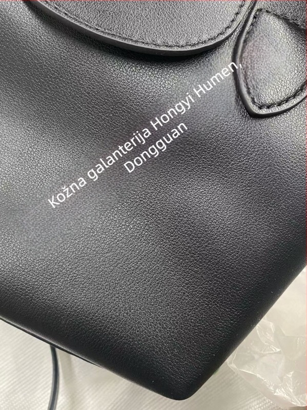 Dumpling torba od prave kože tele, platnena podstava, zatvarač, unutarnje pretince: džep sa zatvaračem, džep za mobitel, džep za ID