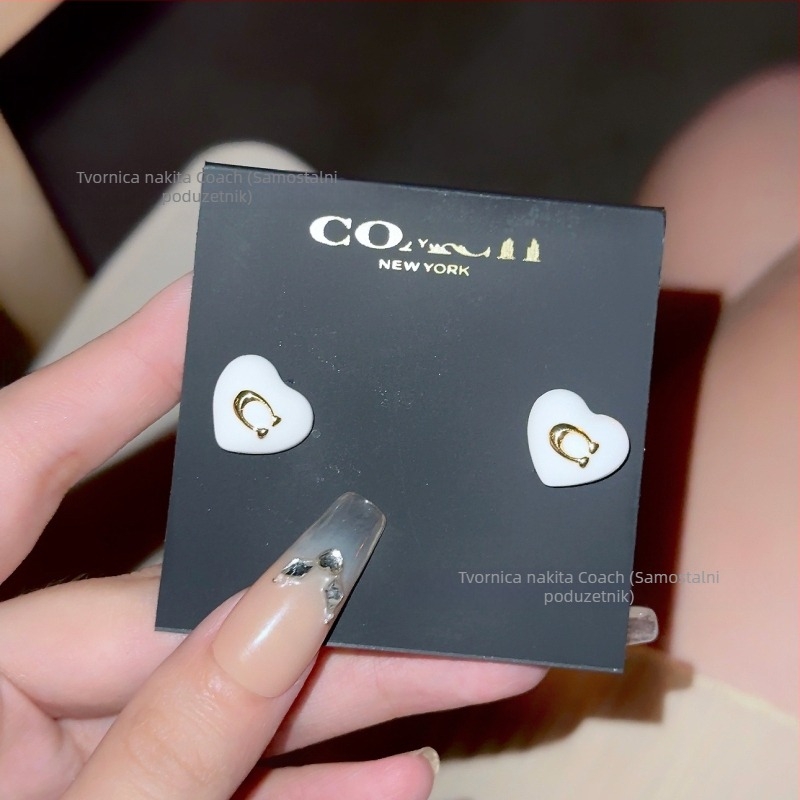 Naušnice od bakrene legure s logom C, emajl, oblik slova, Seiko tehnologija, porijeklo Guangzhou, proljeće 2025