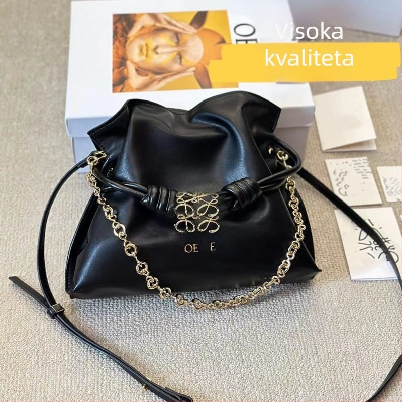 Bucket torba s vezivanjem, od prave kože, oblik košare, bez podstave, unutarnja džepa sa patentnim zatvaračem i džep za telefon