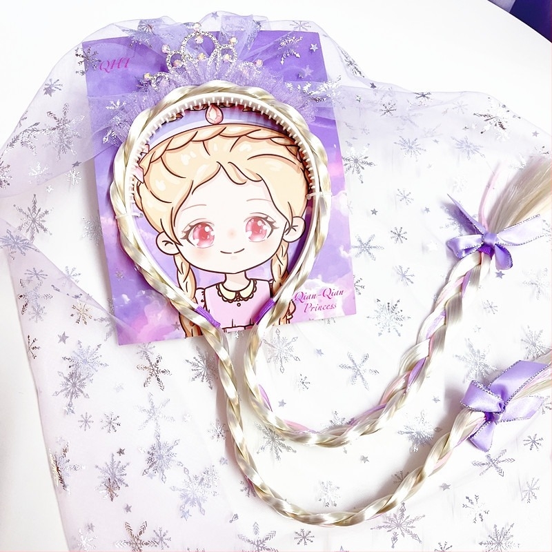 Dječja perika s pletenicama i trakom za kosu, plastična smola, karirani uzorak, pojedinačno zapakirano, mogućnost prilagodbe