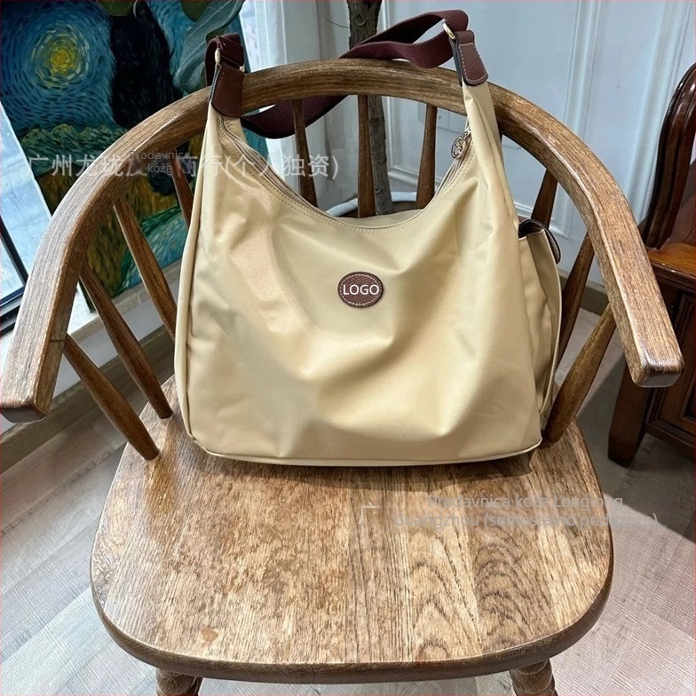 Unisex Hobo messenger torba — Oxford platno, nylon podstava, vodoravni četverokutni oblik, zatvaranje zipom, jesen 2024