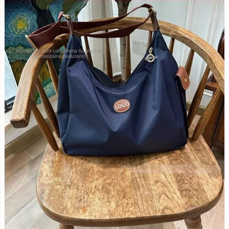Unisex Hobo messenger torba — Oxford platno, nylon podstava, vodoravni četverokutni oblik, zatvaranje zipom, jesen 2024