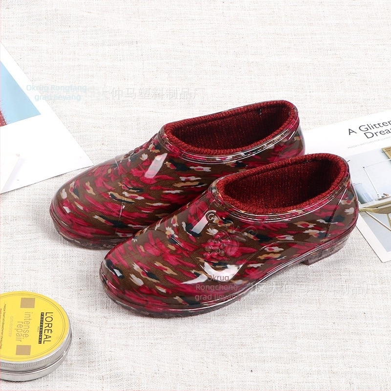 Ženske kišne čizme, niski šaft, niski potpetice 1–3 cm, PVC gornji dio, cvjetni uzorak