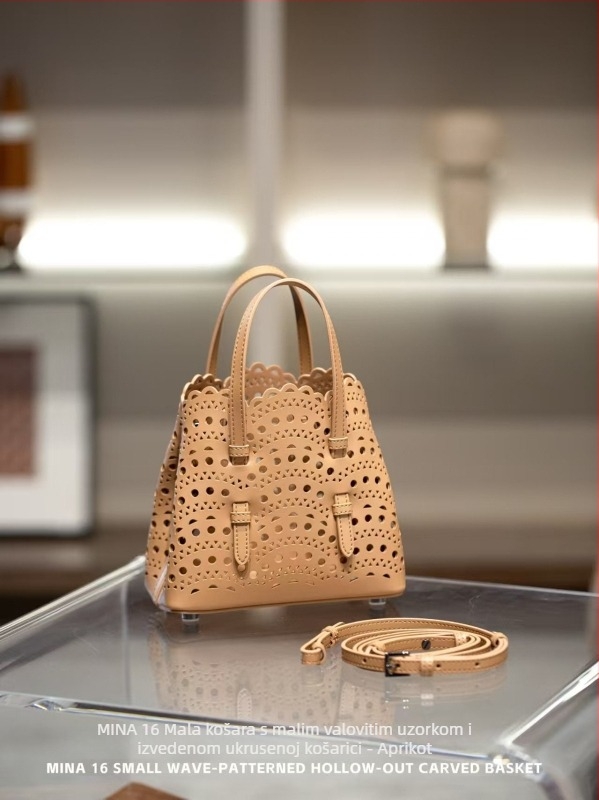 Torba od prave kože košarast stil s valovitim mrežama i izrezanim cvjetnim uzorkom, gradski minimalistički crossbody s jednim remenom, pravokutnog oblika, džep za telefon i džep sa zatvaračem, poliester podstava