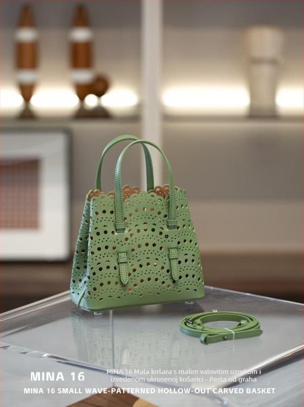 Torba od prave kože košarast stil s valovitim mrežama i izrezanim cvjetnim uzorkom, gradski minimalistički crossbody s jednim remenom, pravokutnog oblika, džep za telefon i džep sa zatvaračem, poliester podstava