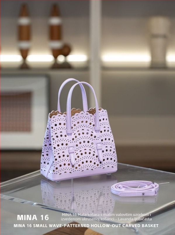 Torba od prave kože košarast stil s valovitim mrežama i izrezanim cvjetnim uzorkom, gradski minimalistički crossbody s jednim remenom, pravokutnog oblika, džep za telefon i džep sa zatvaračem, poliester podstava