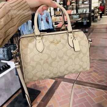 Jastukob oblik crossbody torba od prave teleće kože, zip zatvaranje, džepovi za telefon i dokumente, s jednim remenom