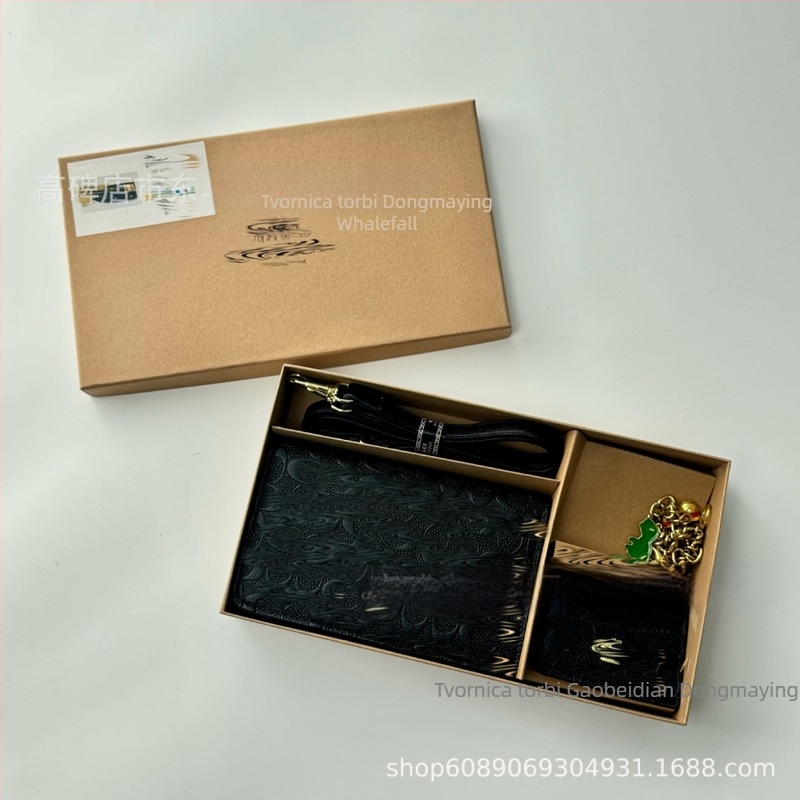 Ženska crossbody torba - horizontalno četverokutnog oblika, PU materijal, zatvaranje klipom, unutarnja zip džepa, jedna naramenica