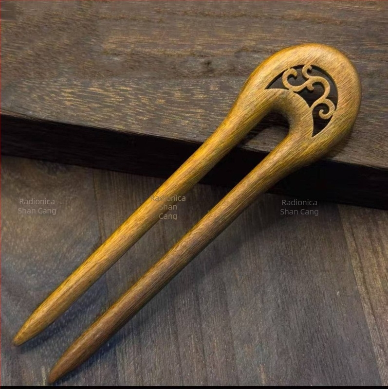 Drvena kopča za kosu s geometrijskim oblikom — originalni dizajn (Materijal: drvo; Stil: originalni dizajn; Oblik: geometrijski; Kategorija: dodatak za glavu; Ljeto 2021)