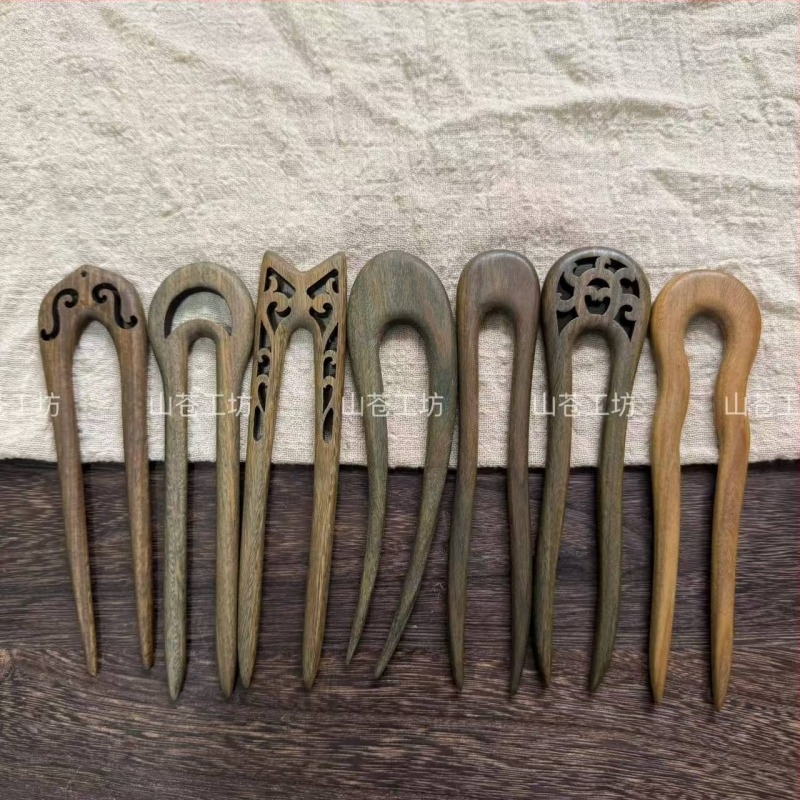 Drvena kopča za kosu s geometrijskim oblikom — originalni dizajn (Materijal: drvo; Stil: originalni dizajn; Oblik: geometrijski; Kategorija: dodatak za glavu; Ljeto 2021)