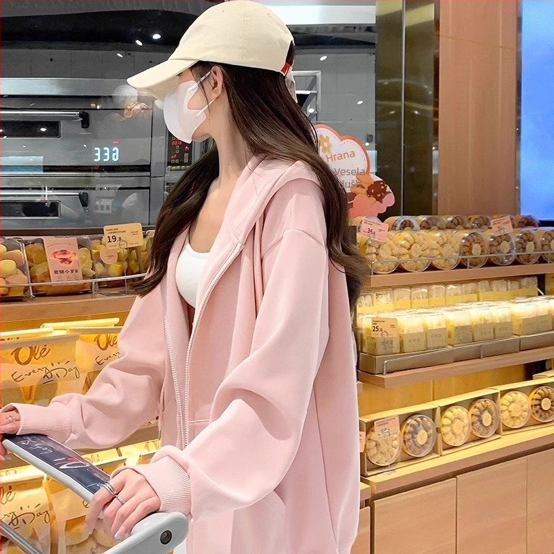 Jakna s kapuljom i zatvaračem na zip, širokog kroja, mješavina pamuka i poliestera (50–70% pamuk, 30–50% poliester), srednje težine, jesen 2024