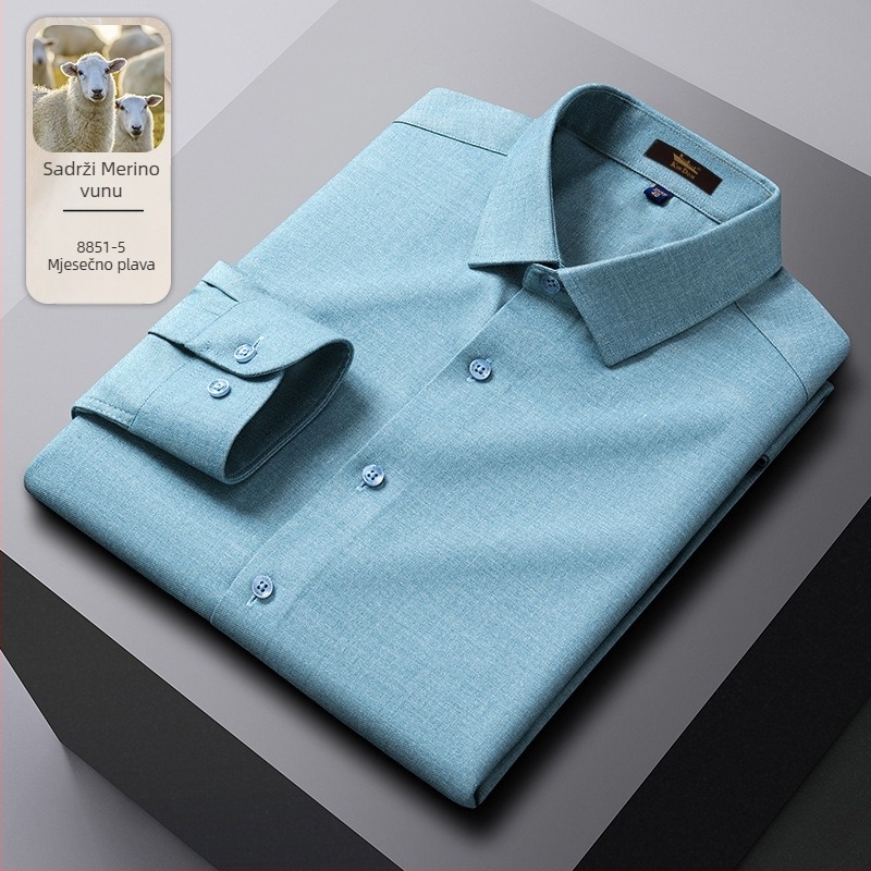 Košulja od vune s prugastim uzorkom, oštar ovratnik, duge rukave, opušten kroj.