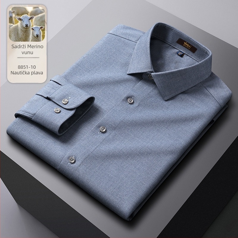 Košulja od vune s prugastim uzorkom, oštar ovratnik, duge rukave, opušten kroj.