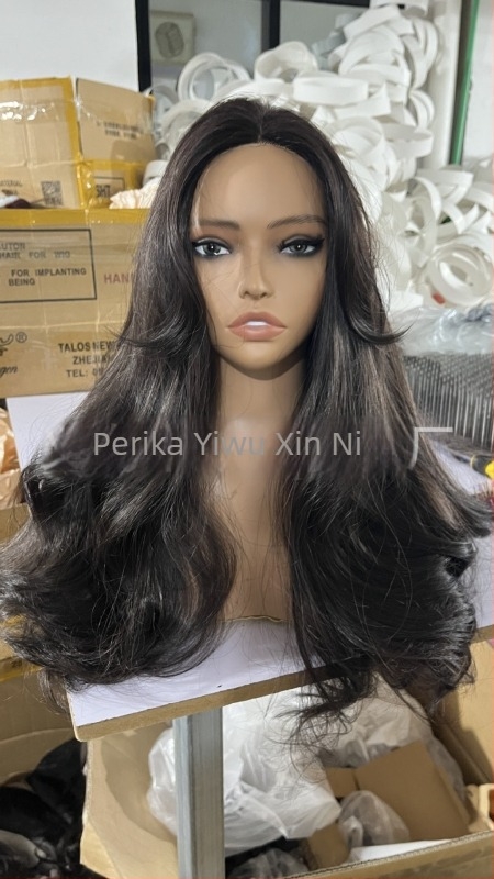 Perika s prednjom čipkom i U-oblikom linije kose, visok volumen na vrhu, pahuljaste velike valovite, potpuno ručno tkanа, duga kovrčava kosa sa šikim pramenovima