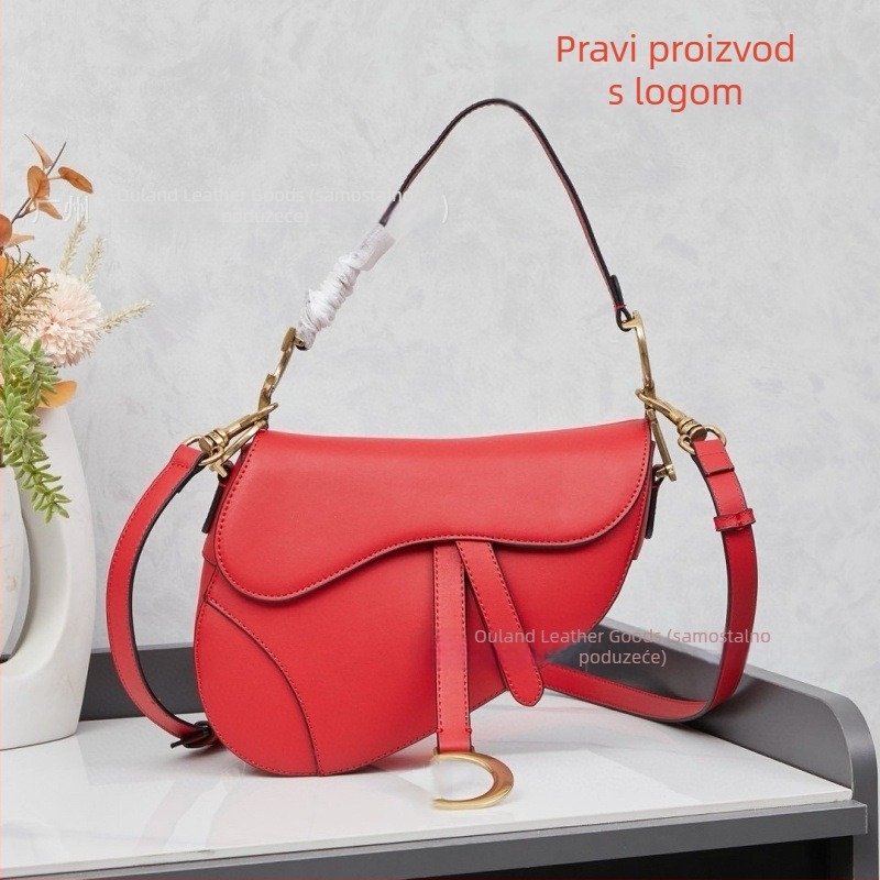 Saddle bag od prave kože, izvezen dizajn, zatvaranje šnira i kopčom, unutarnji laminirani džep