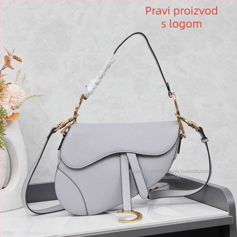 Saddle bag od prave kože, izvezen dizajn, zatvaranje šnira i kopčom, unutarnji laminirani džep
