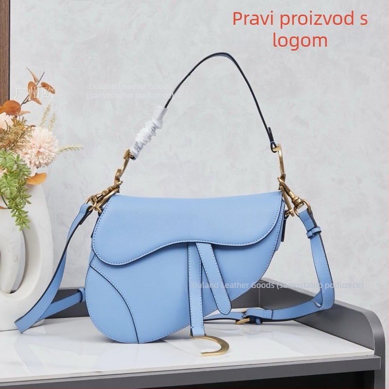 Saddle bag od prave kože, izvezen dizajn, zatvaranje šnira i kopčom, unutarnji laminirani džep